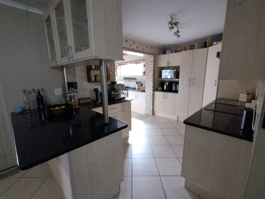 4 Bedroom Property for Sale in Noorsekloof Eastern Cape